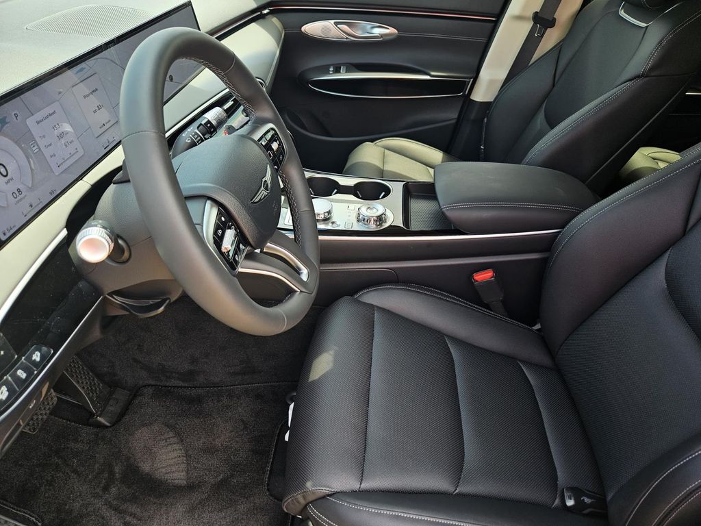 2026 GENESIS GV70 Standard - Photo 12