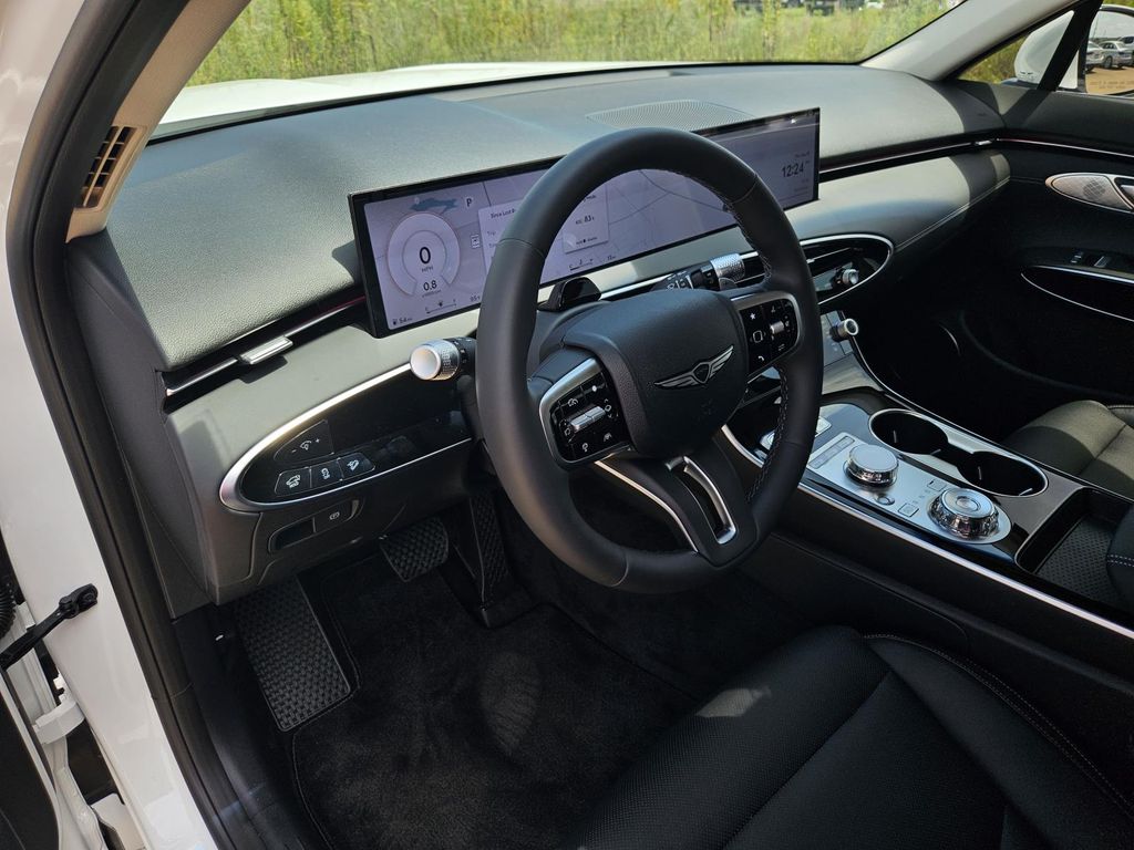 2026 GENESIS GV70 Standard - Photo 13