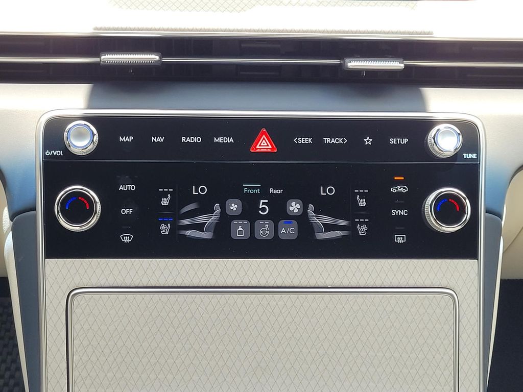 2025 GENESIS GV80 Prestige - Photo 18