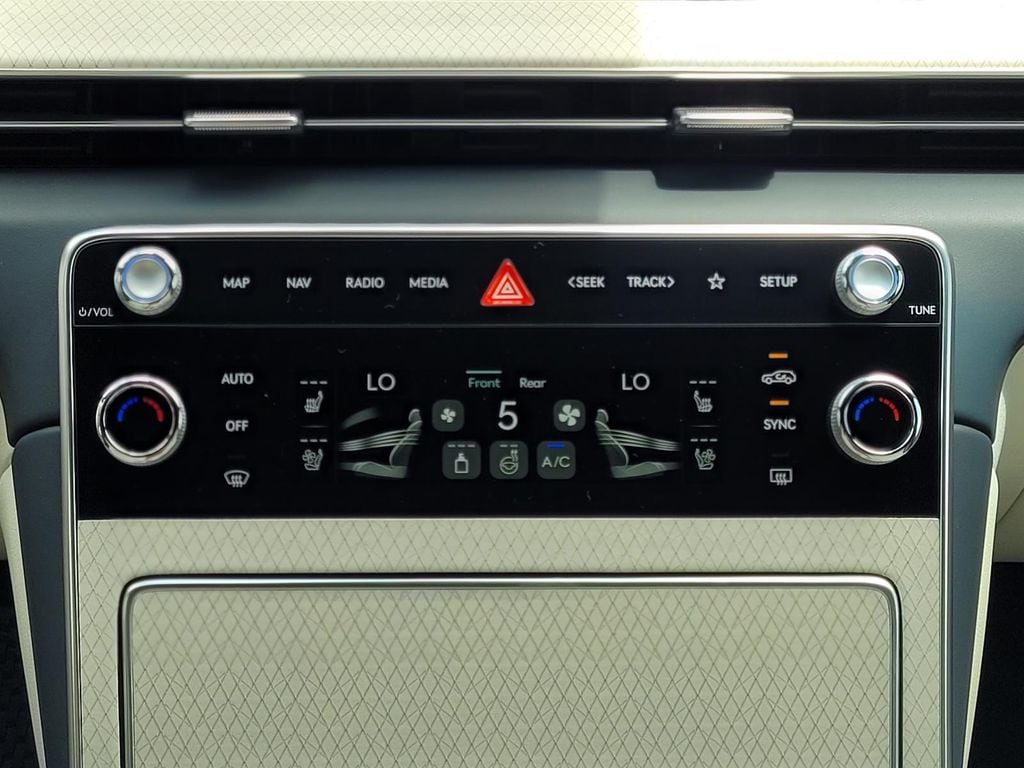 2025 GENESIS GV80 Prestige - Photo 17