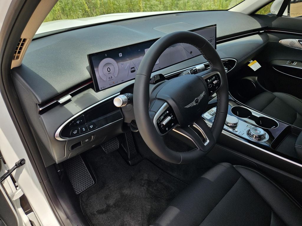 2026 GENESIS GV70 Standard - Photo 14