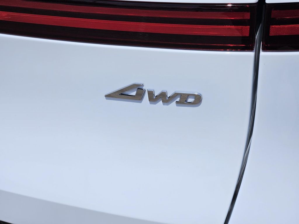 2026 GENESIS GV70 Standard - Photo 7