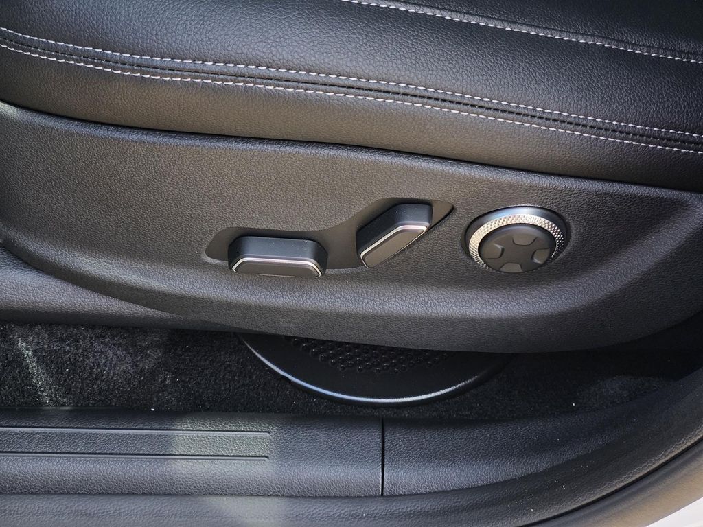 2026 GENESIS GV70 Standard - Photo 15