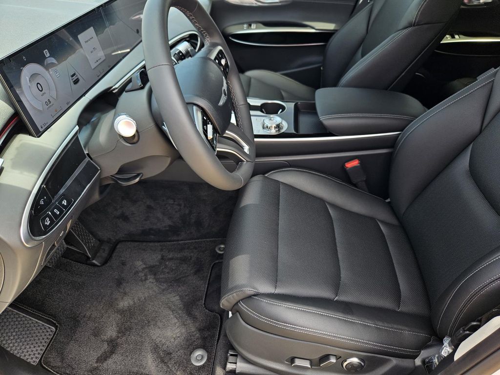 2026 GENESIS GV70 Standard - Photo 13