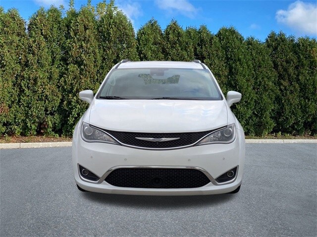 2018 Chrysler Pacifica Touring L photo 2