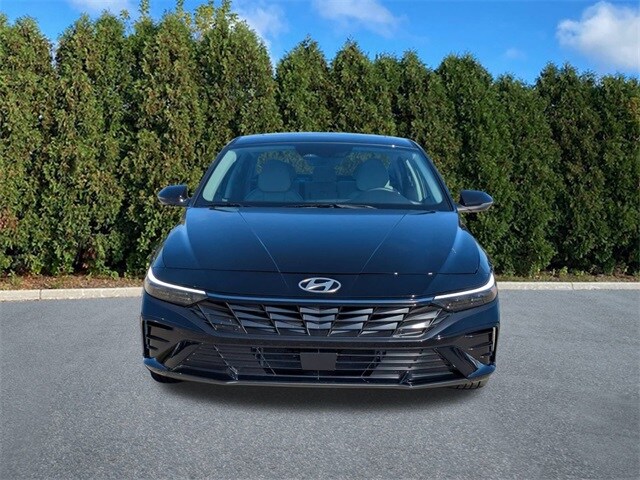 2025 Hyundai Elantra Hybrid Limited photo 2