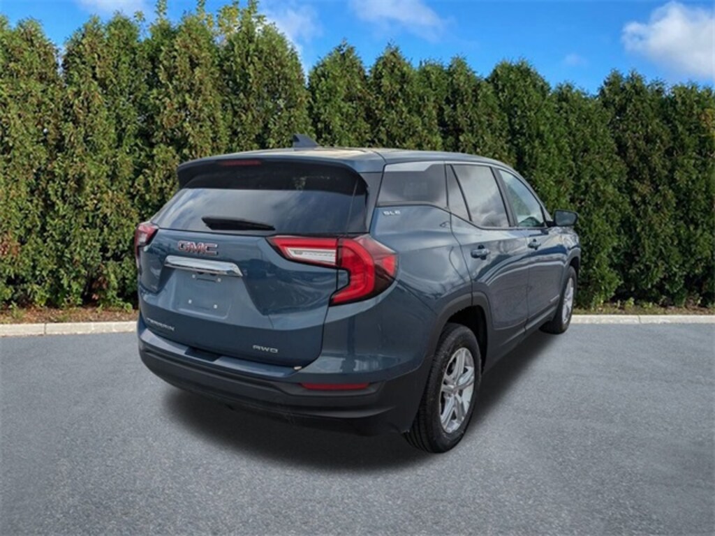 Used 2024 GMC Terrain SLE SUV