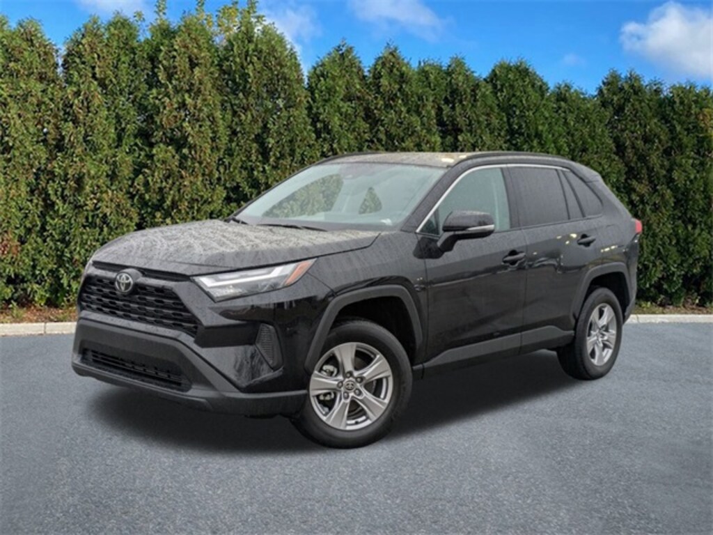Used 2025 Toyota RAV4 XLE SUV