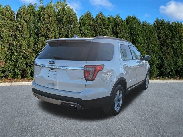 2016 Ford Explorer XLT photo 4