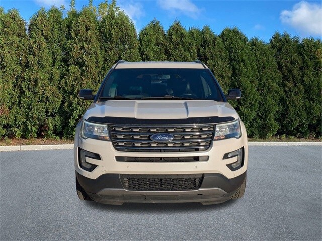 2016 Ford Explorer XLT photo 2