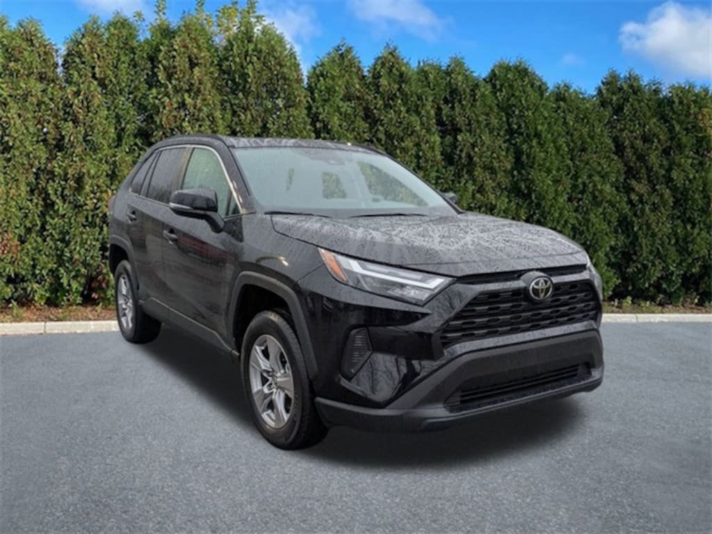 Used 2025 Toyota RAV4 XLE SUV