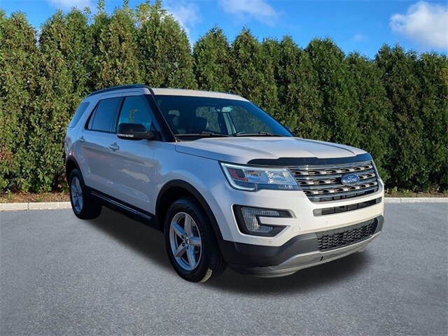 2016 Ford Explorer XLT photo 3