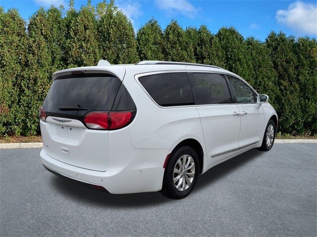2018 Chrysler Pacifica Touring L photo 4