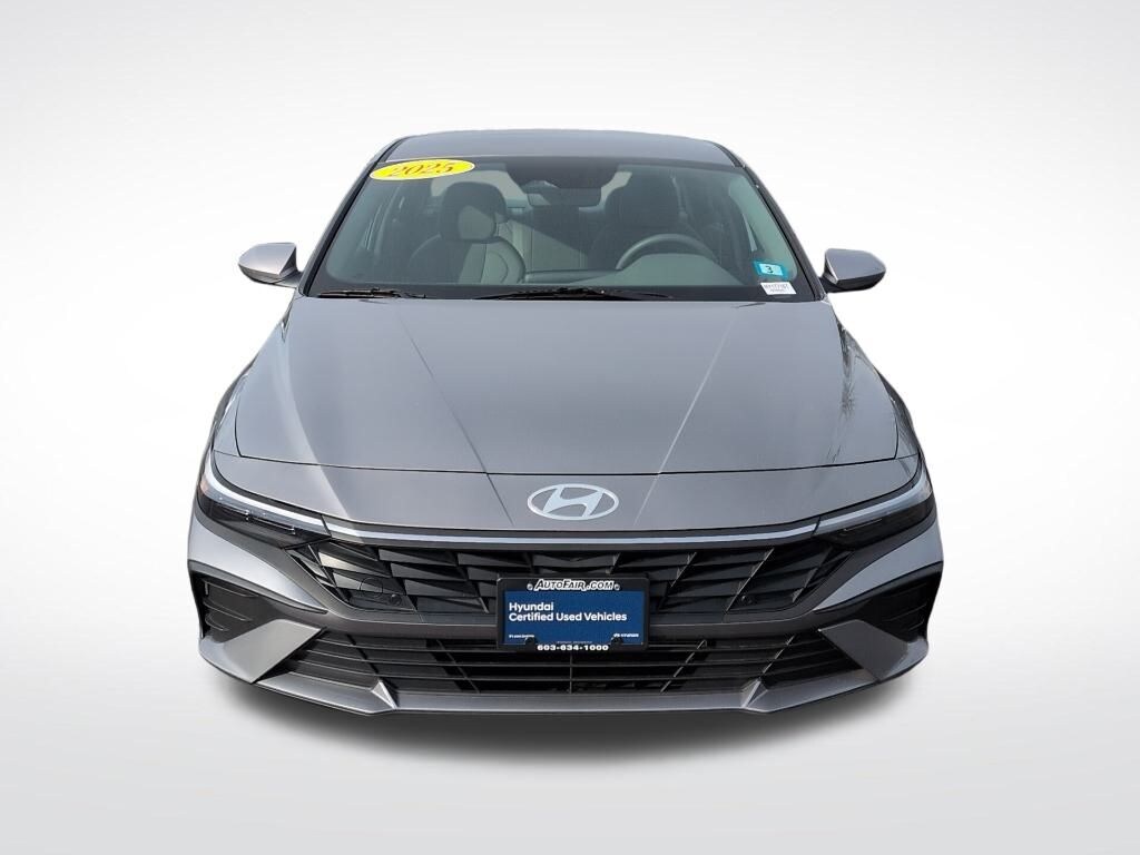 Used 2025 Hyundai Elantra SE Sedan