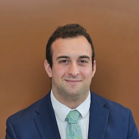 Staff member LUKE MARAVELIAS from ID_b59574e5e36c