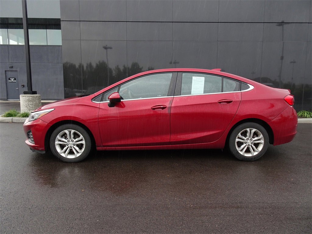 2019 Chevrolet Cruze LT photo 3