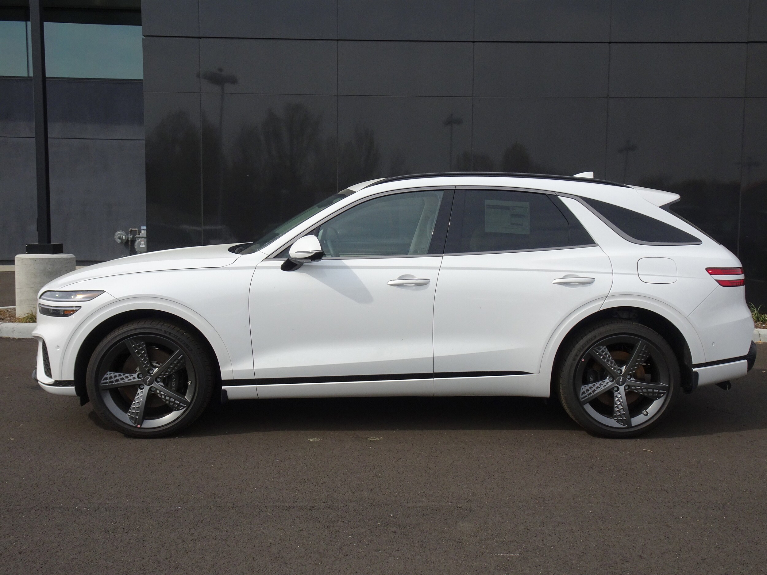 2025 Genesis GV70 Sport Advanced photo 2