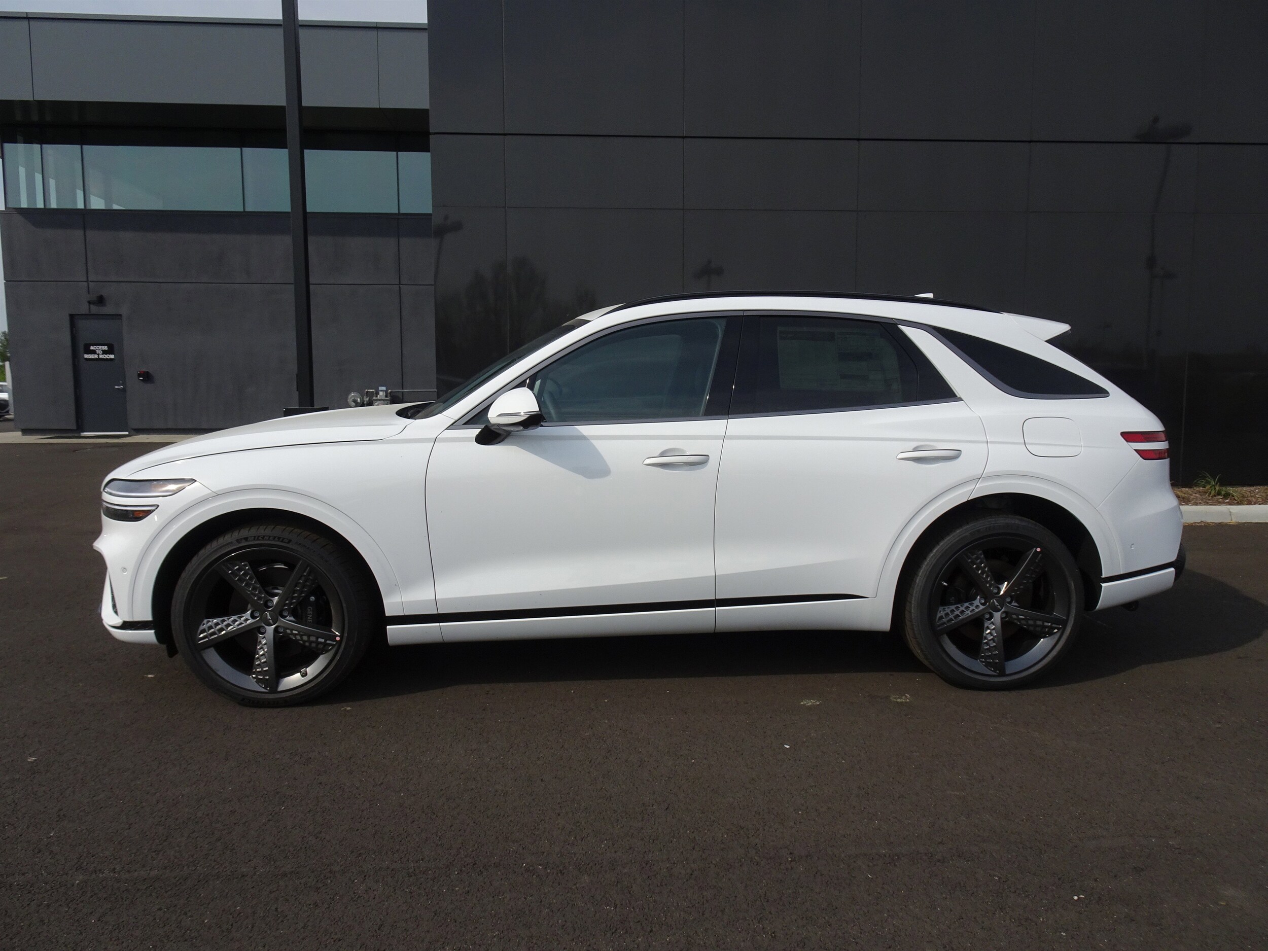 2025 Genesis GV70 3.5T Sport Advanced photo 2