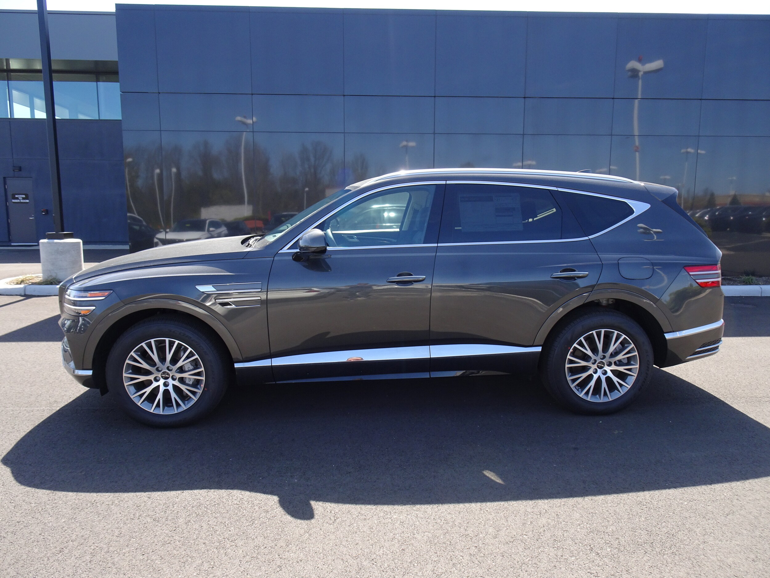2025 Genesis GV80 2.5T Standard AWD photo 2