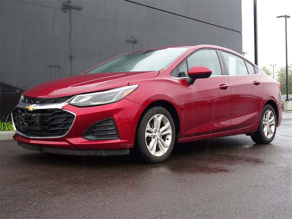 2019 Chevrolet Cruze LT photo 2