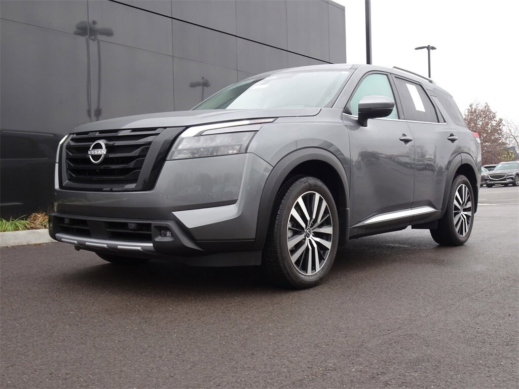 Used 2025 Nissan Pathfinder Platinum SUV