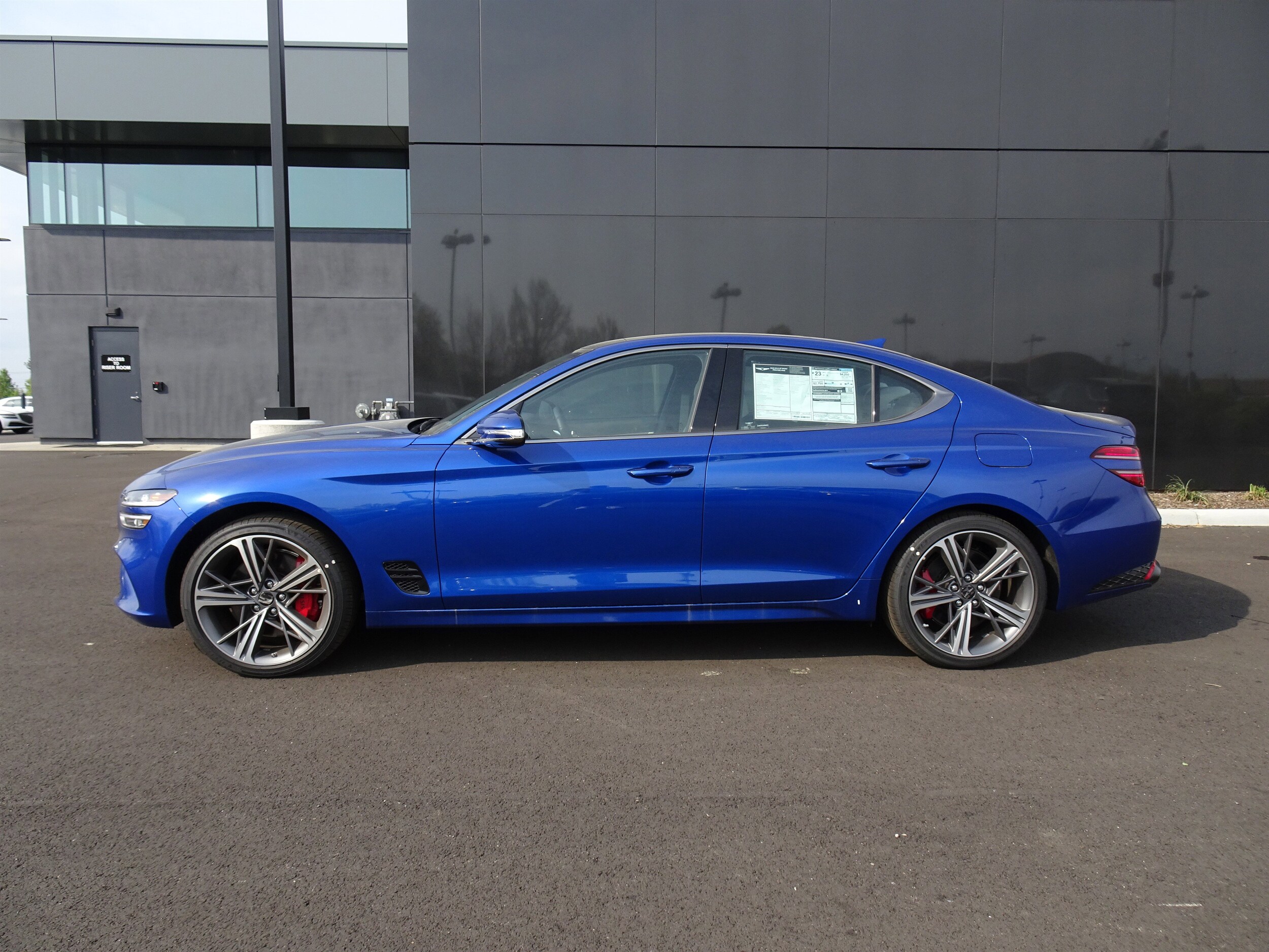 2025 Genesis G70 2.5T Sport Prestige photo 2
