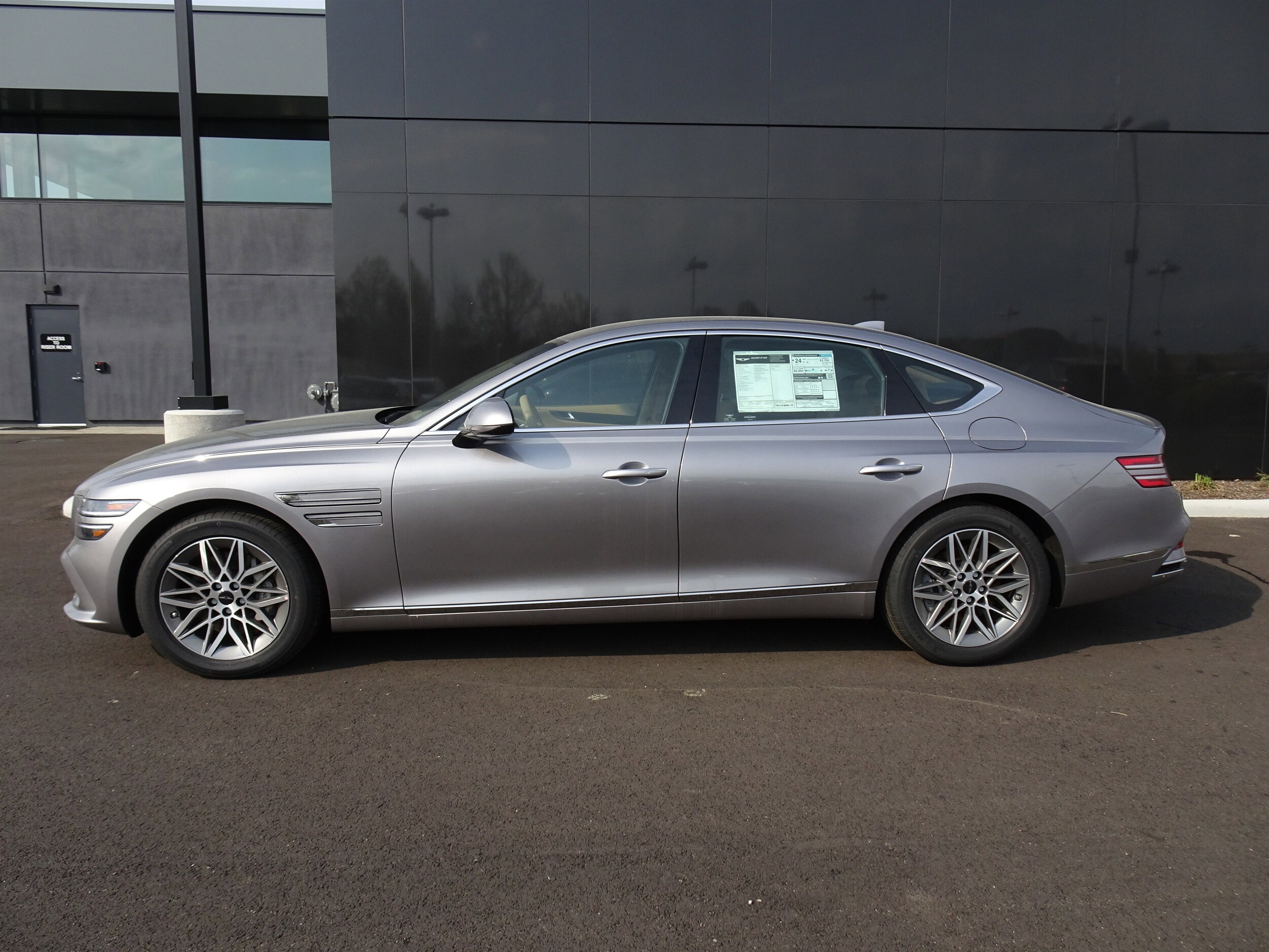 2025 Genesis G80 2.5T AWD photo 2