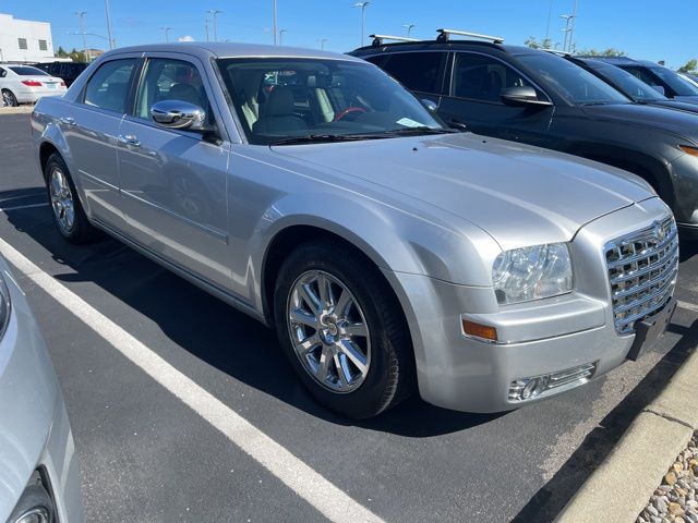 2007 Chrysler 300 Limited photo 2