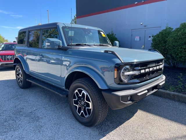 2022 Ford Bronco Outer Banks photo 2