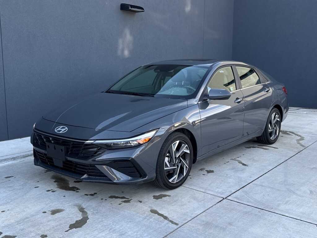 Used 2025 Hyundai Elantra SEL Convenience Sedan