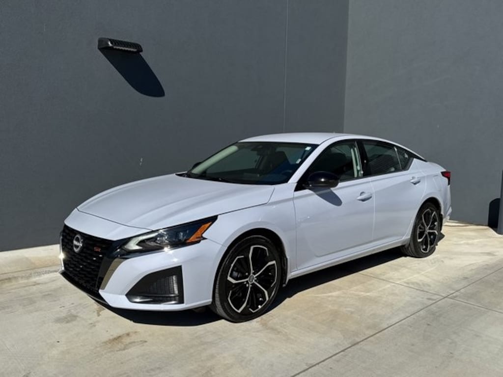 Used 2025 Nissan Altima SR Sedan