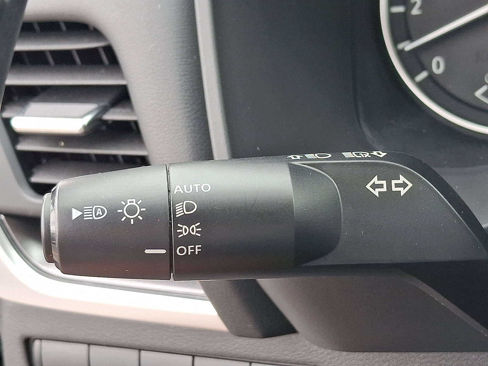 2025 Nissan Rogue SV - Photo 24
