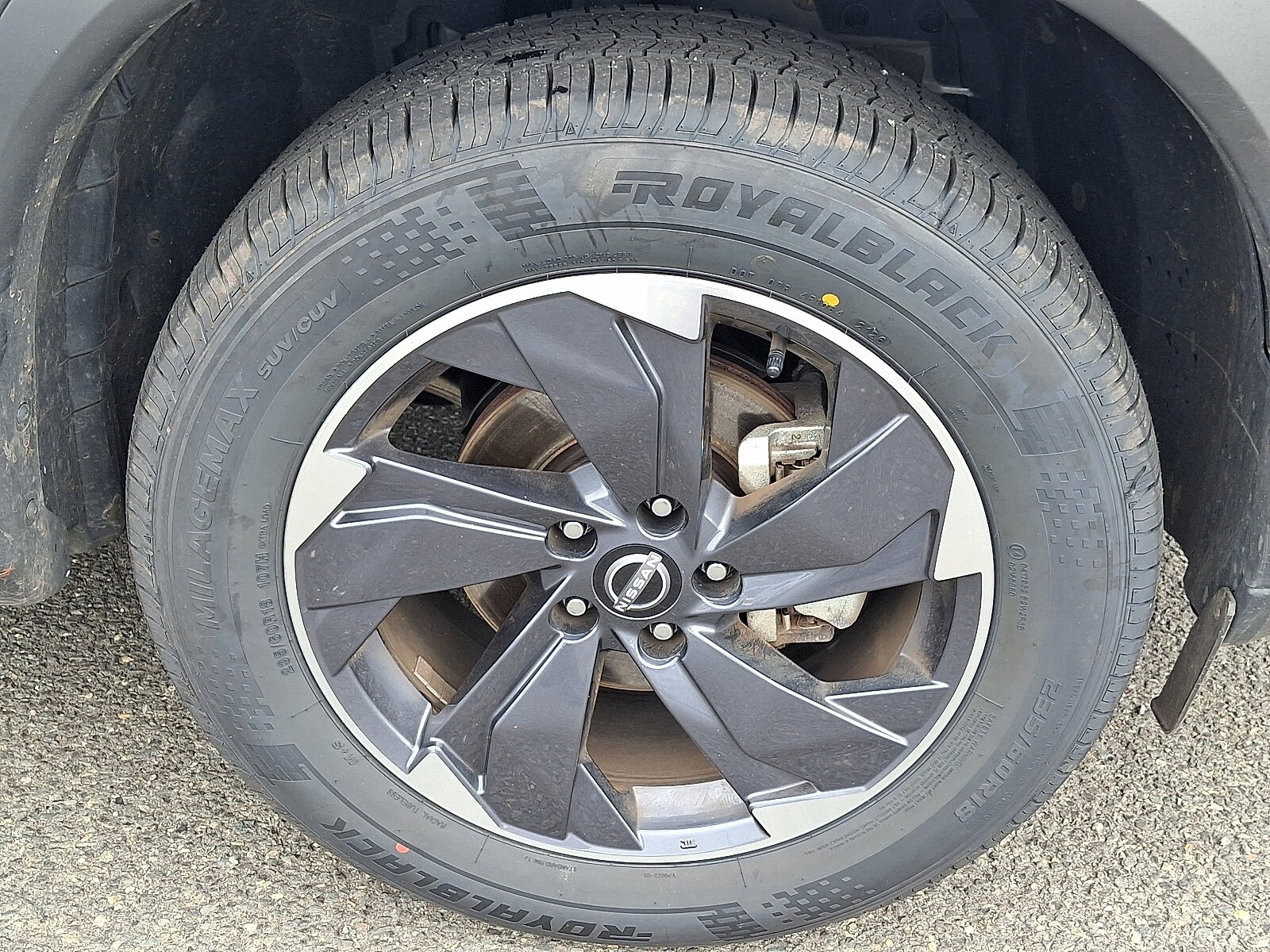 2025 Nissan Rogue SV - Photo 9
