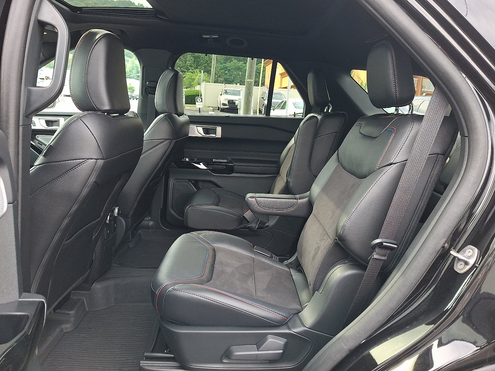 2024 Ford Explorer ST - Photo 11