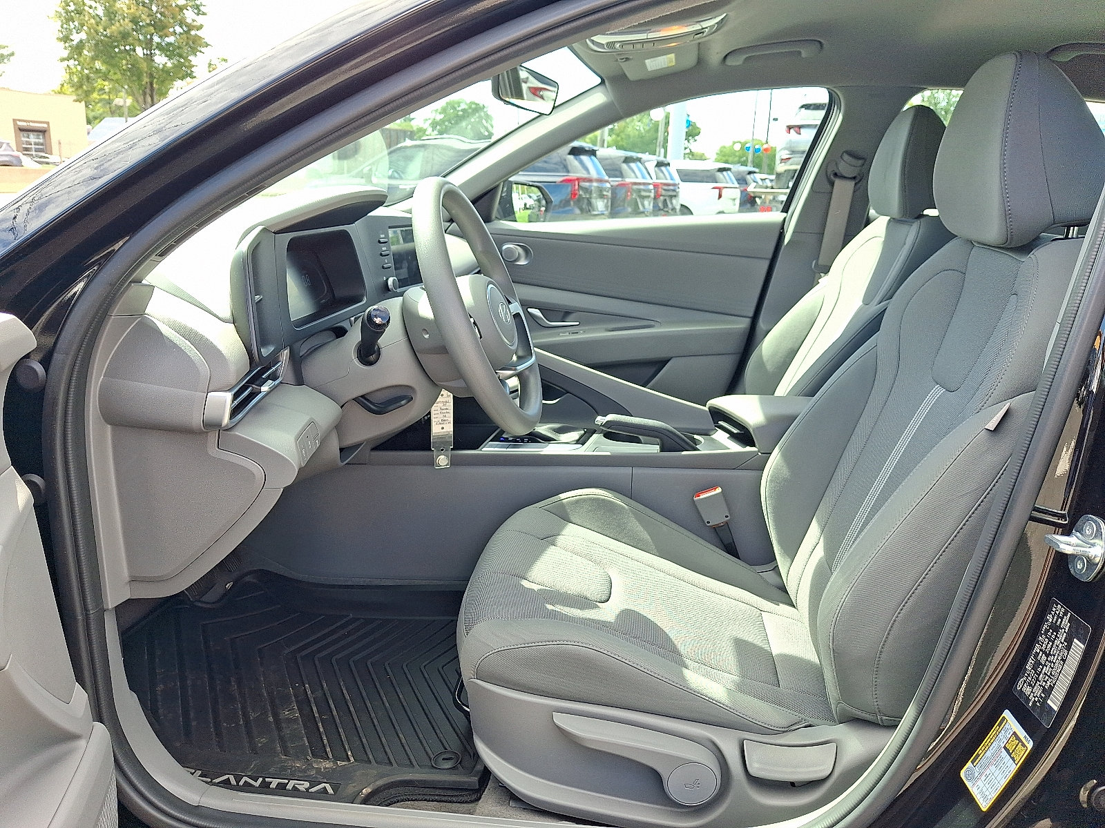 2024 Hyundai Elantra SE - Photo 14