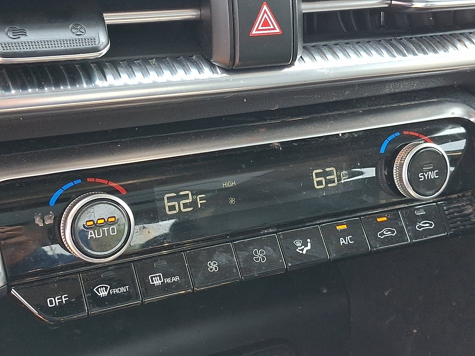 2022 Kia K5 EX - Photo 16