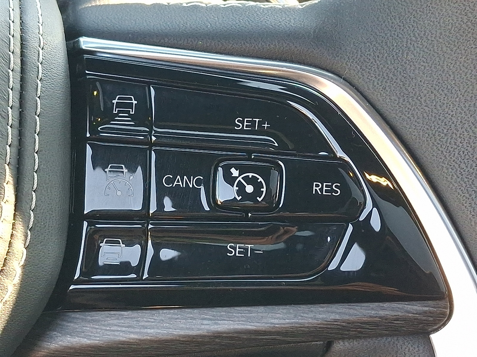 2023 Jeep Grand Cherokee Overland 4xe - Photo 24