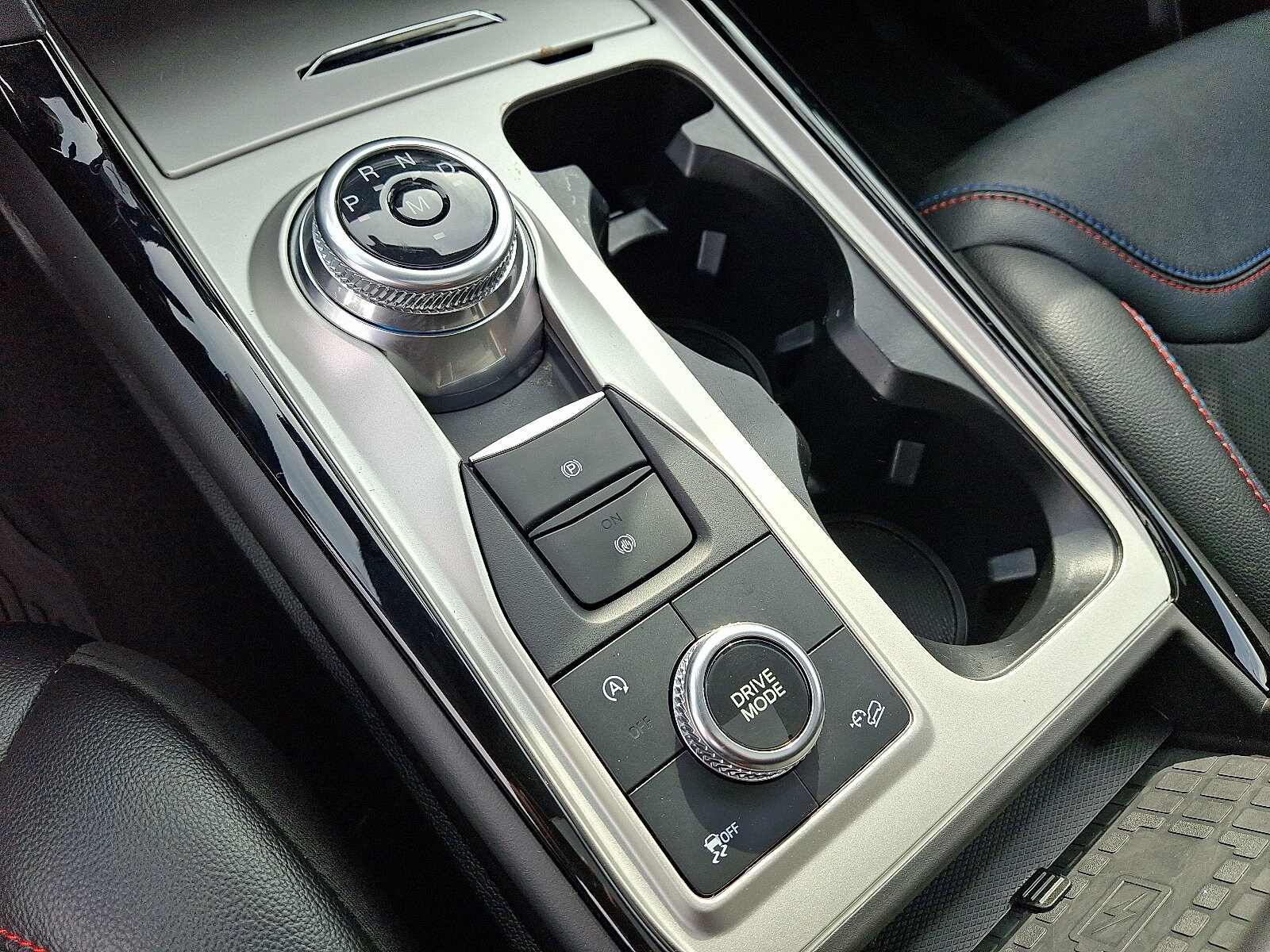 2024 Ford Explorer ST - Photo 16