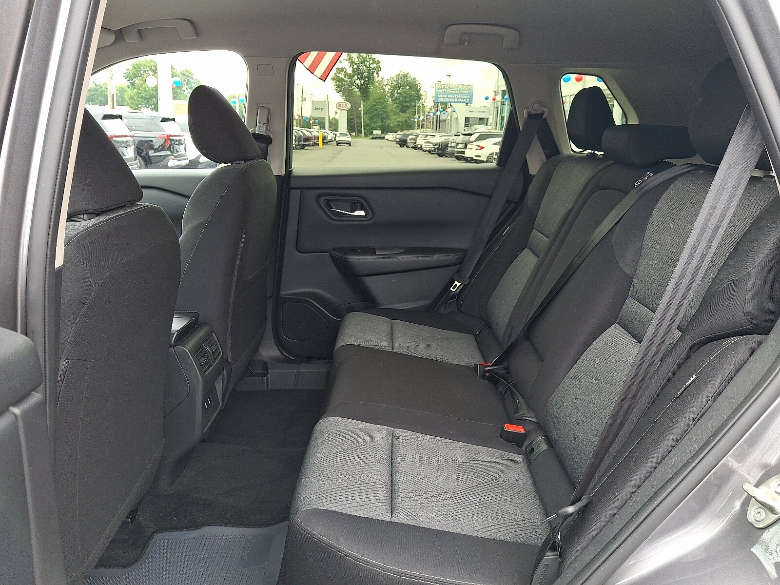 2025 Nissan Rogue SV - Photo 11
