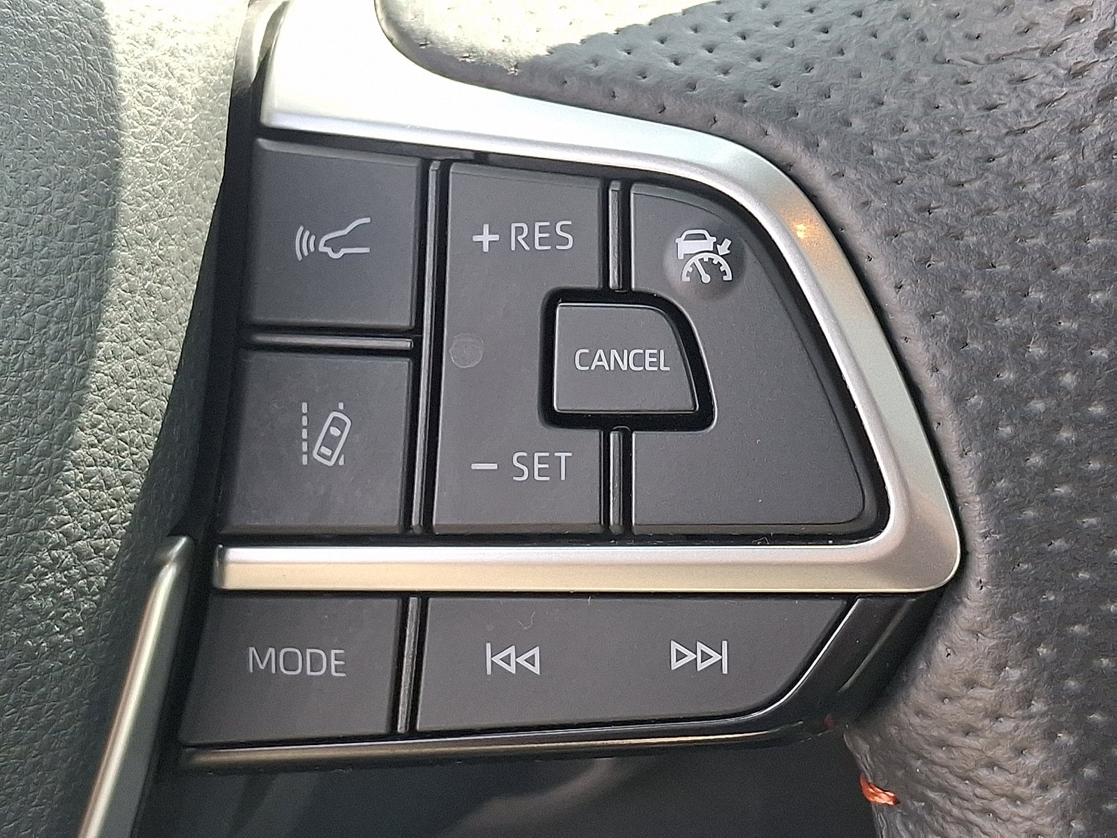2024 Toyota Sienna XSE - Photo 24