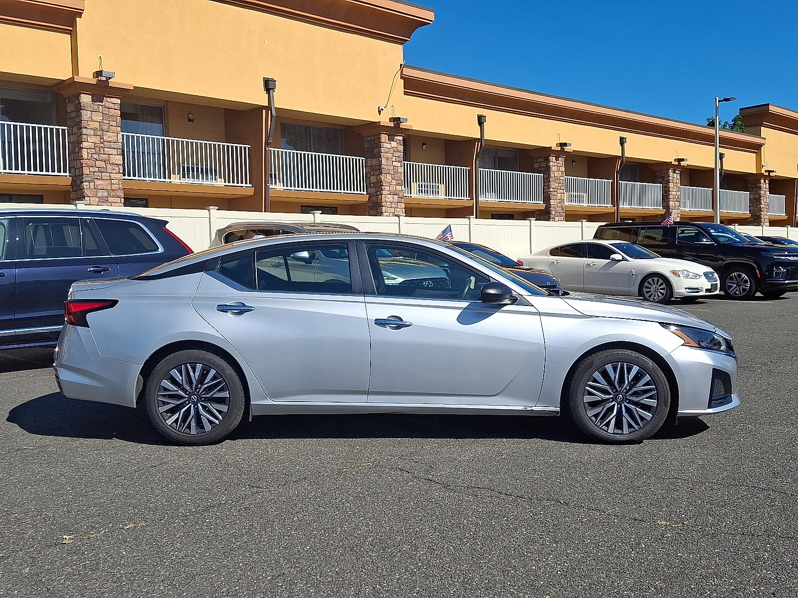 2024 Nissan Altima SV - Photo 8
