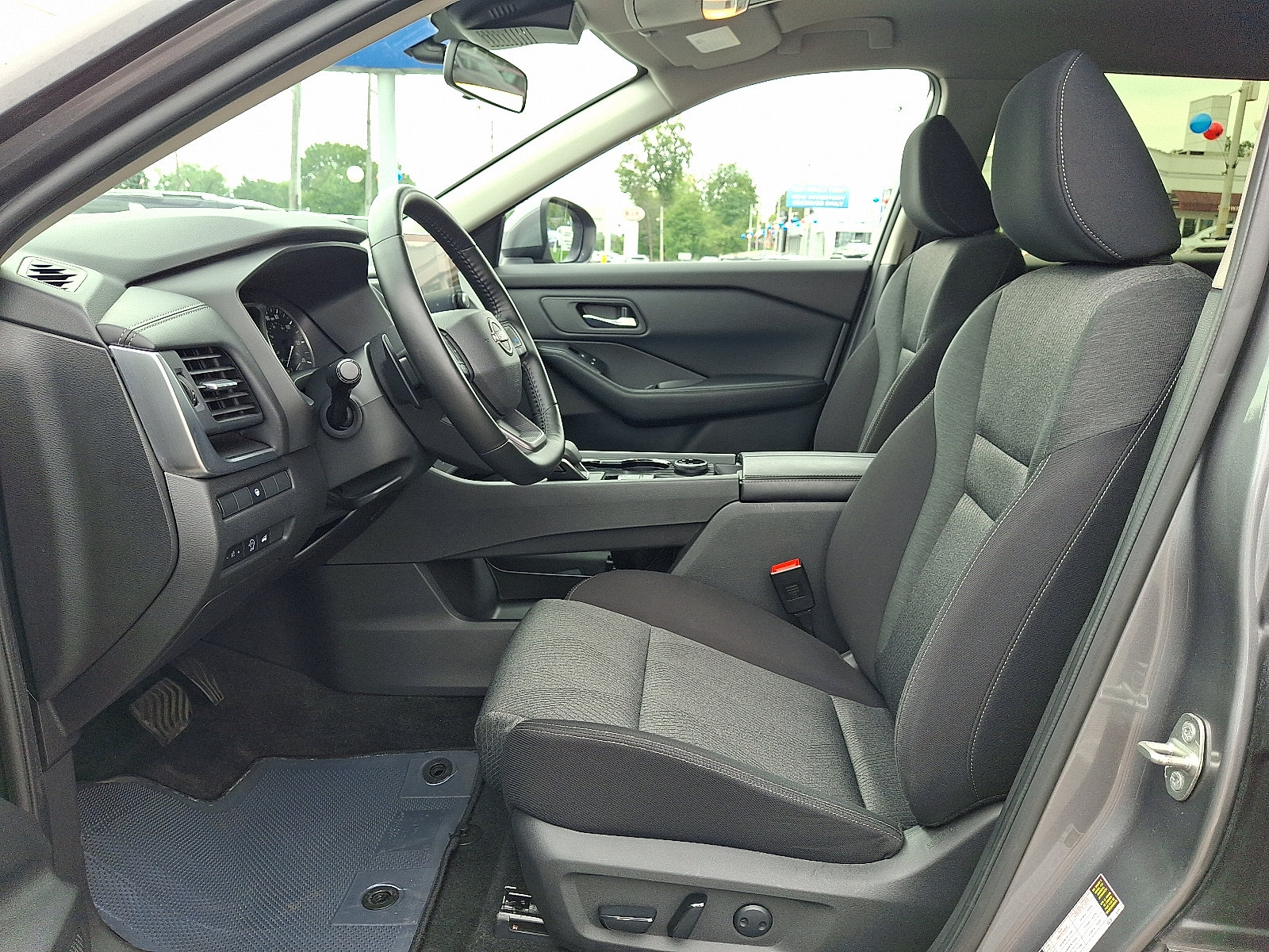 2025 Nissan Rogue SV - Photo 14