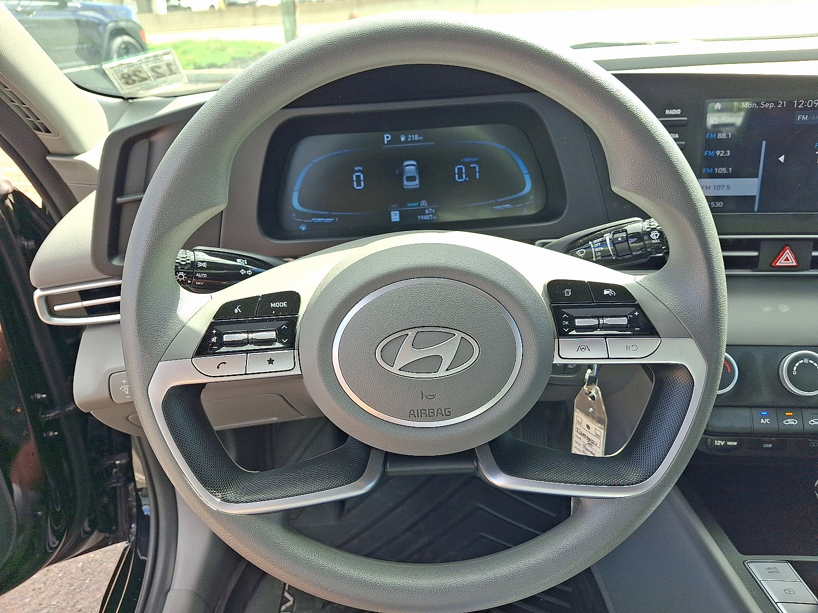 2024 Hyundai Elantra SE - Photo 19