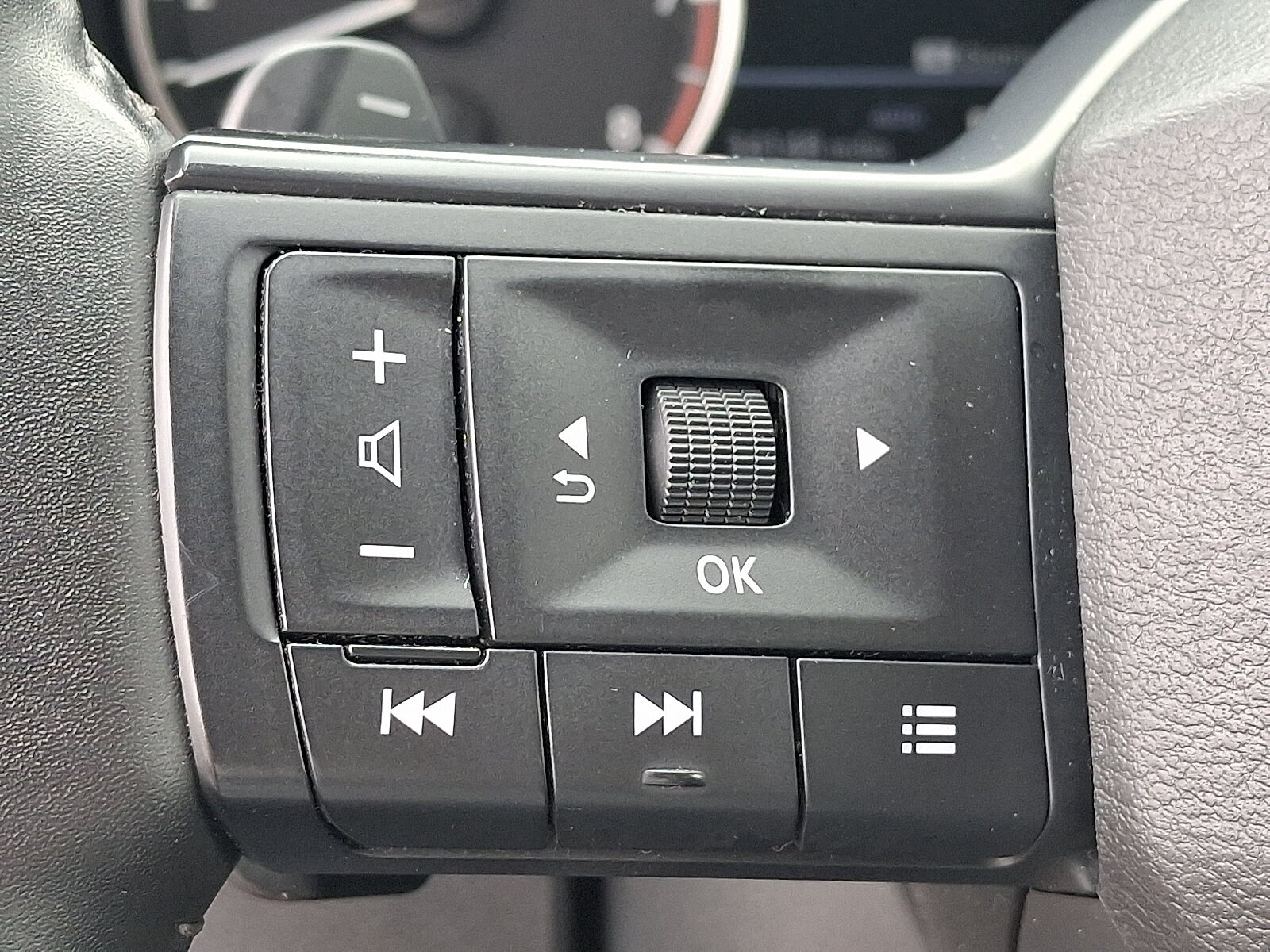 2025 Nissan Rogue SV - Photo 21