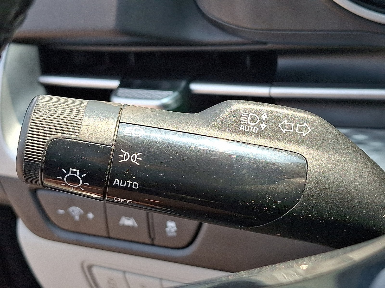 2024 Kia Carnival LX Seat Pkg - Photo 25