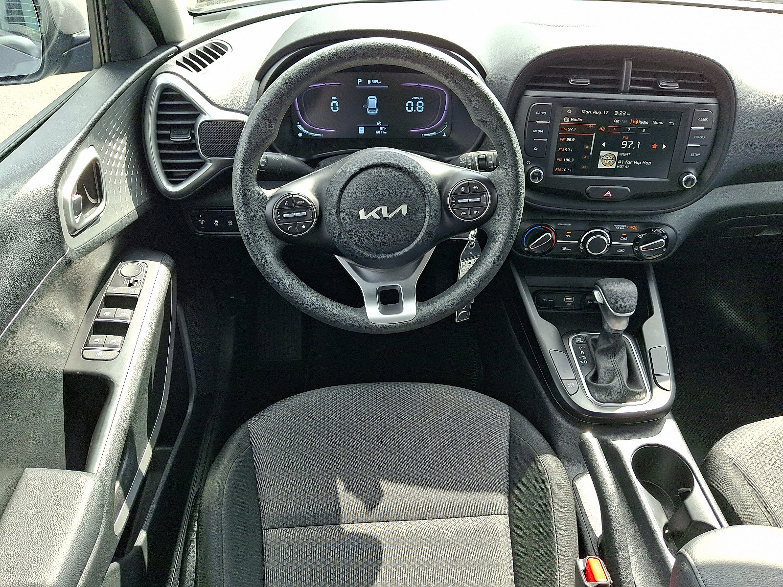 2025 Kia Soul LX - Photo 12
