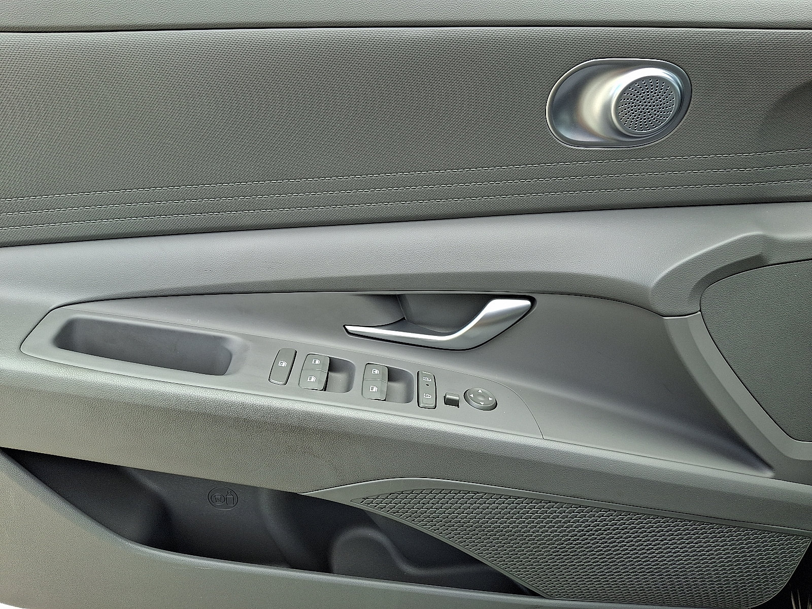 2024 Hyundai Elantra SE - Photo 13