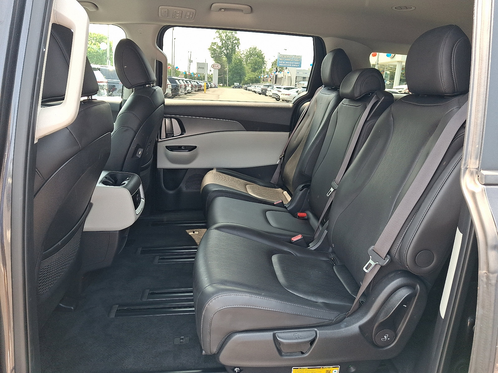 2024 Kia Carnival LX Seat Pkg - Photo 10