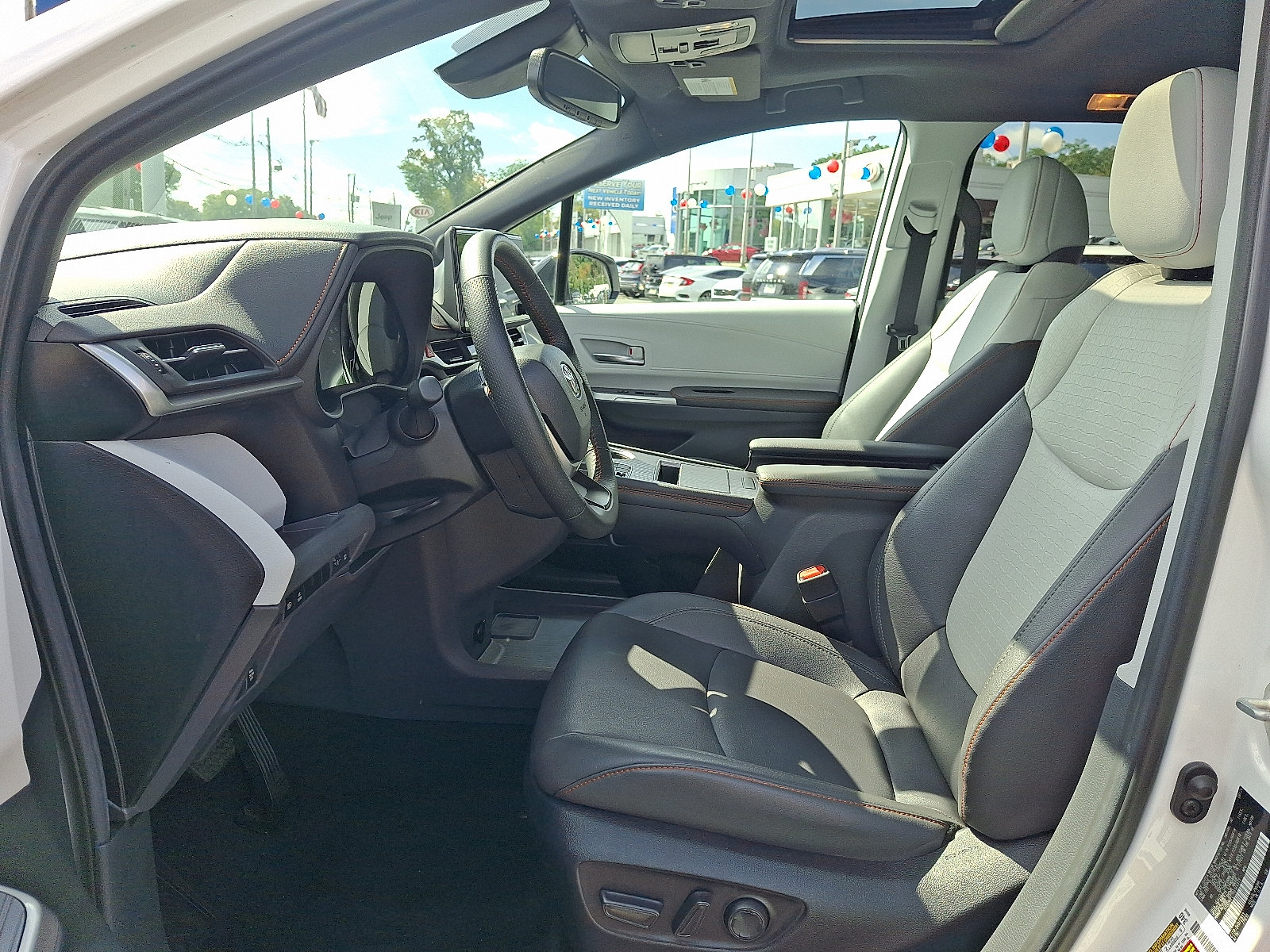 2024 Toyota Sienna XSE - Photo 14