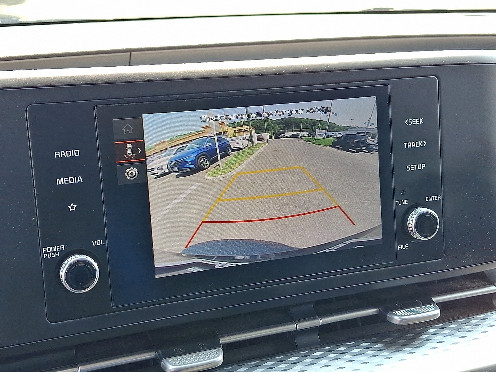 2024 Kia Carnival LX Seat Pkg - Photo 17